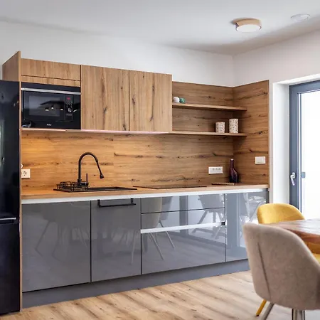 Family And Friends Bled Apartman *